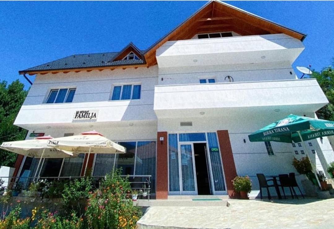 Bar-Restaurant-Hotel-Familja Klos ภายนอก รูปภาพ