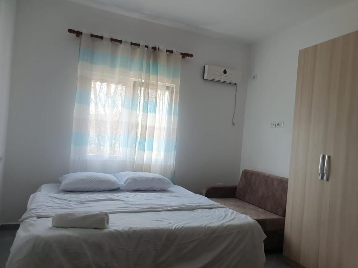 Bar-Restaurant-Hotel-Familja Klos ภายนอก รูปภาพ