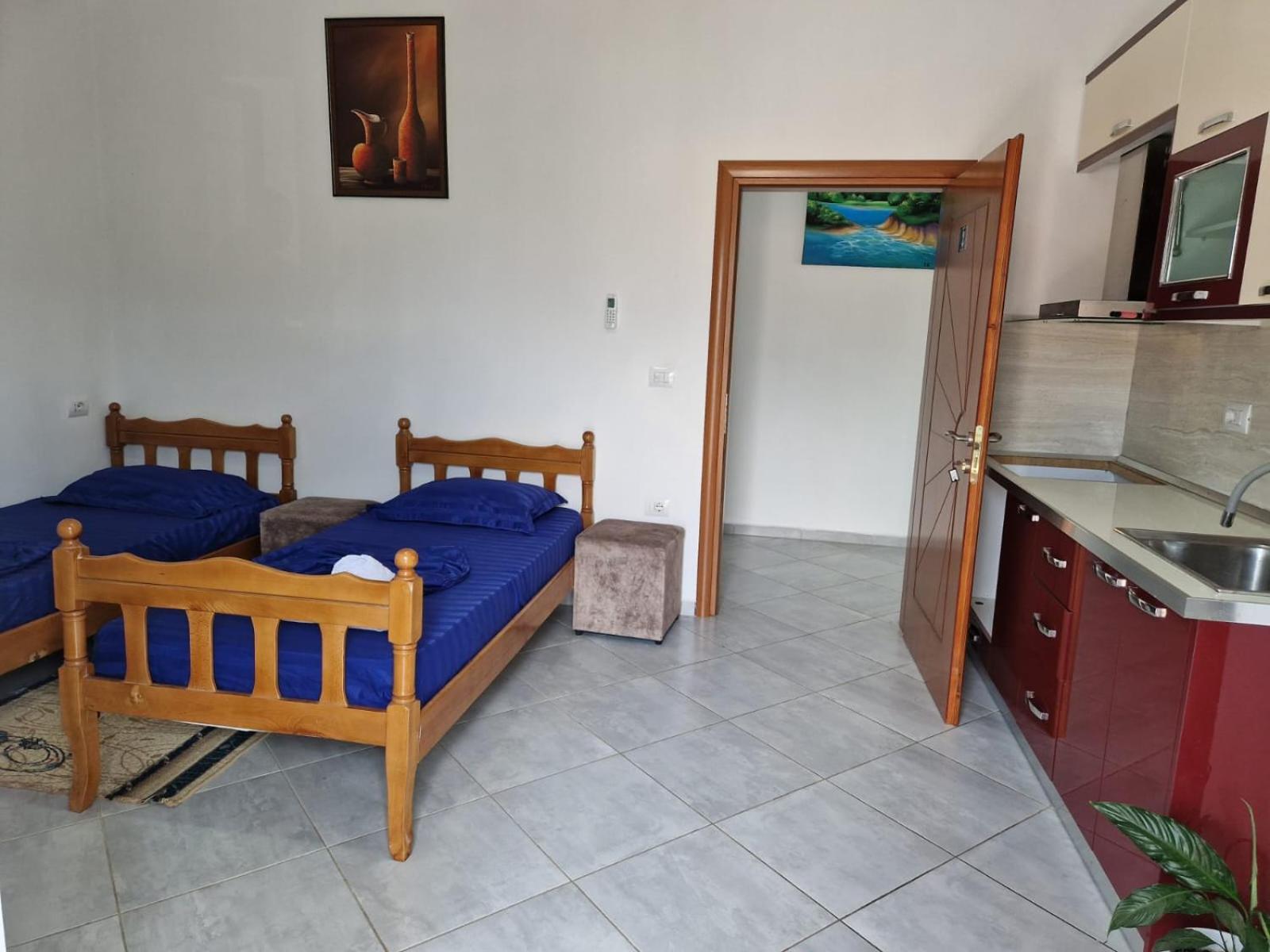 Bar-Restaurant-Hotel-Familja Klos ภายนอก รูปภาพ