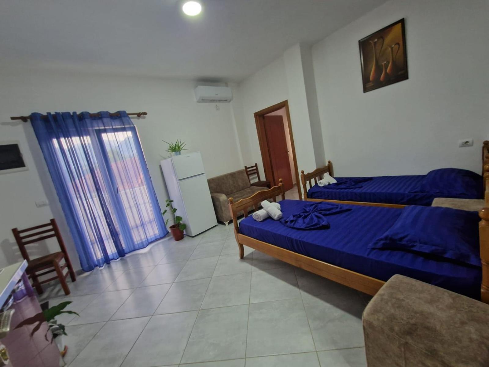 Bar-Restaurant-Hotel-Familja Klos ภายนอก รูปภาพ