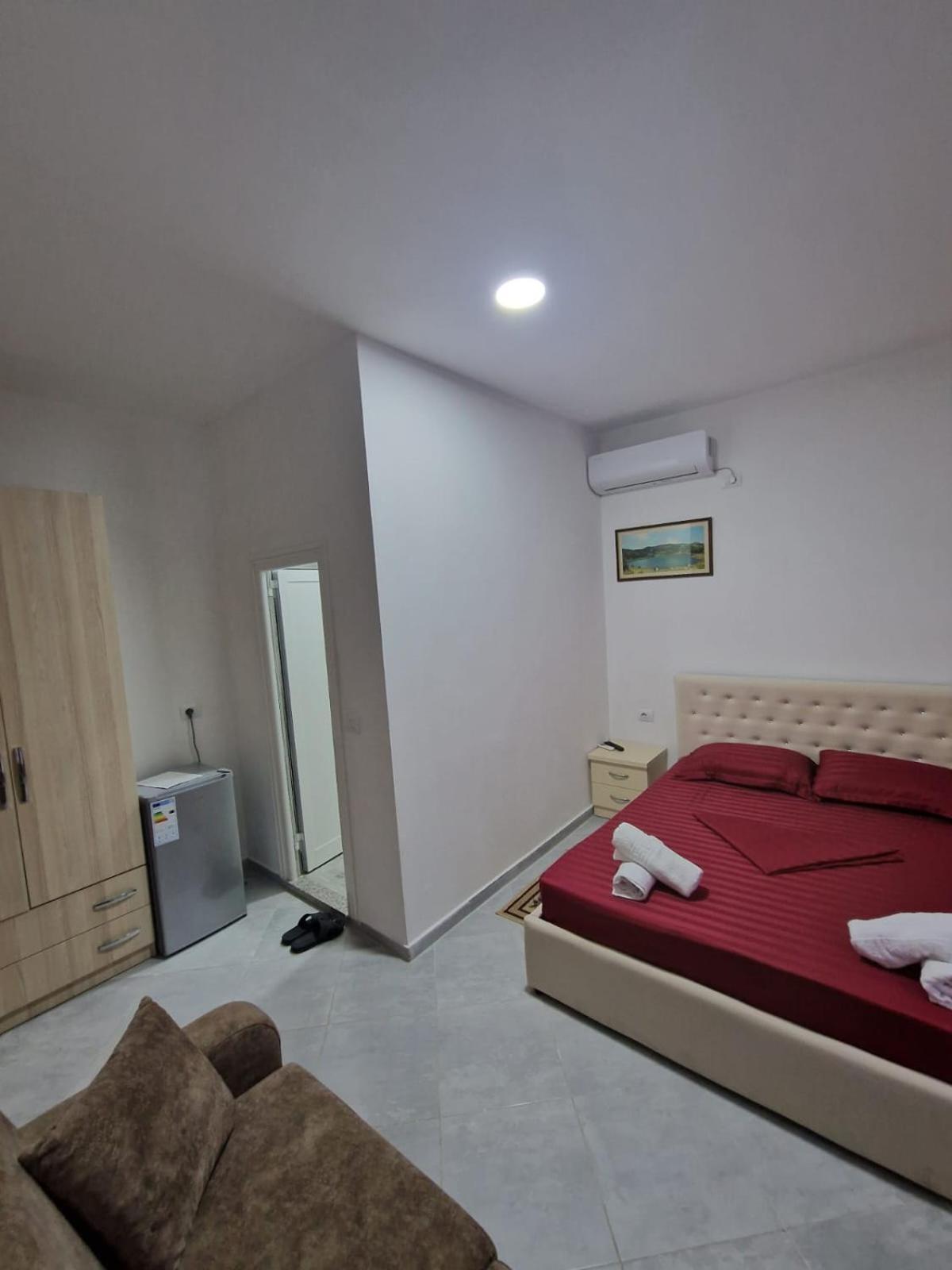 Bar-Restaurant-Hotel-Familja Klos ภายนอก รูปภาพ