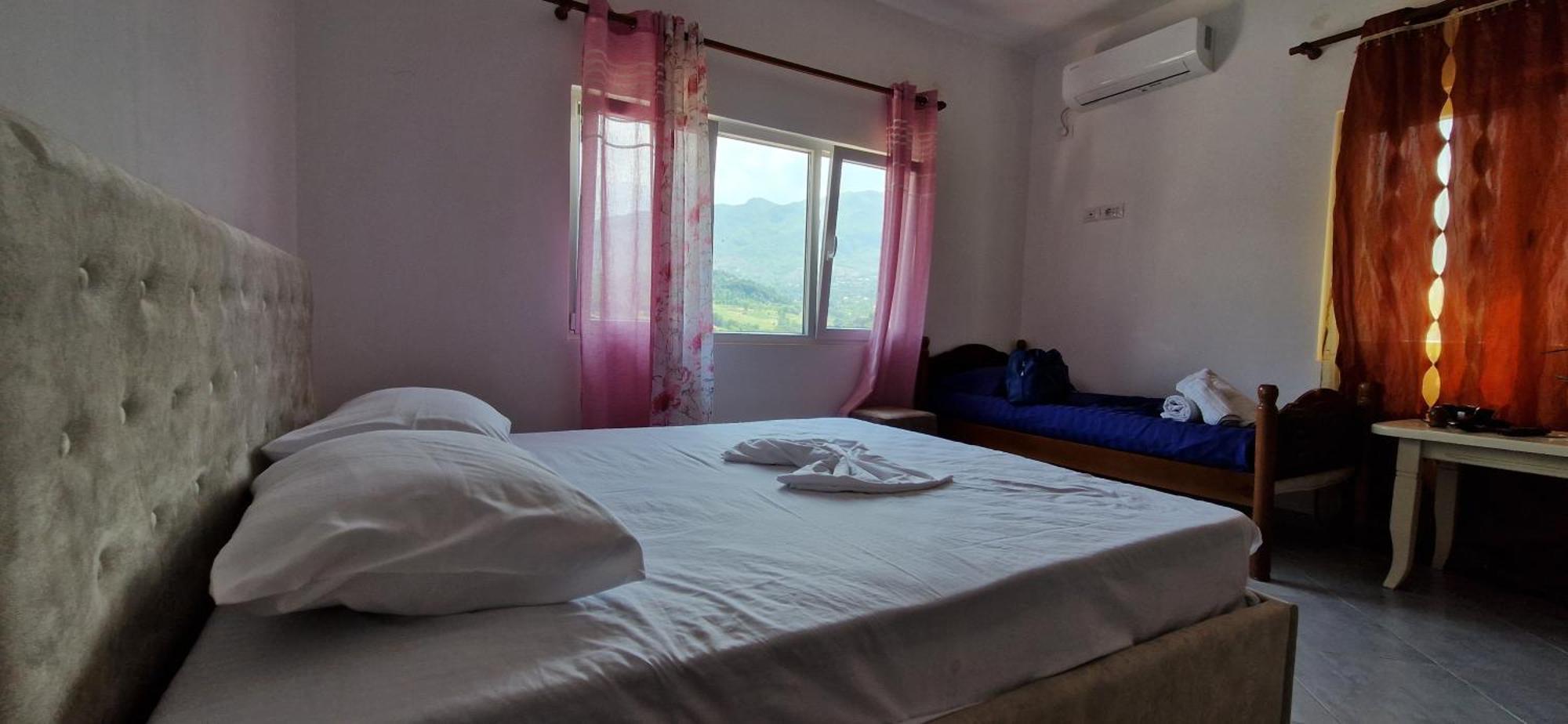 Bar-Restaurant-Hotel-Familja Klos ภายนอก รูปภาพ