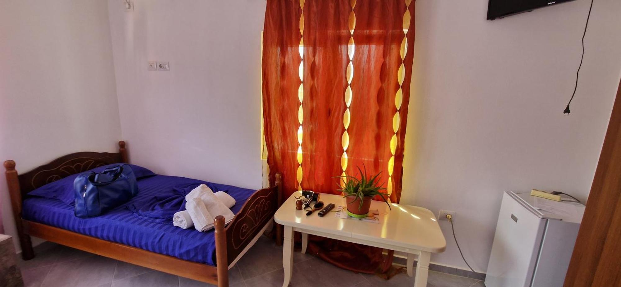 Bar-Restaurant-Hotel-Familja Klos ภายนอก รูปภาพ