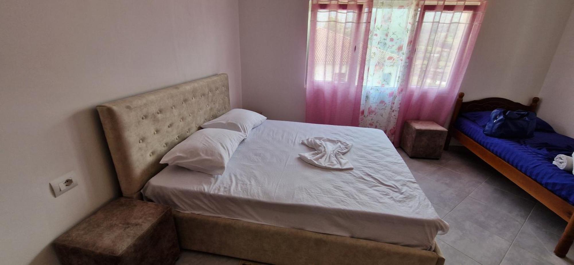 Bar-Restaurant-Hotel-Familja Klos ภายนอก รูปภาพ