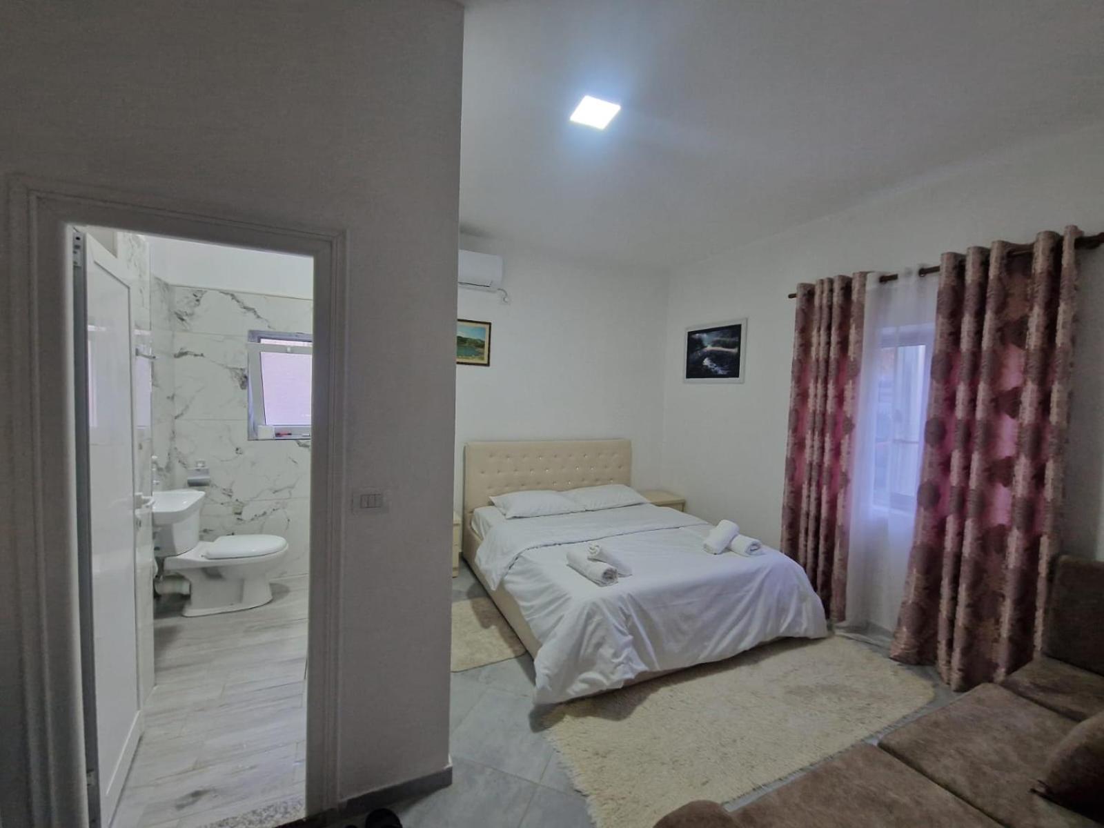 Bar-Restaurant-Hotel-Familja Klos ภายนอก รูปภาพ