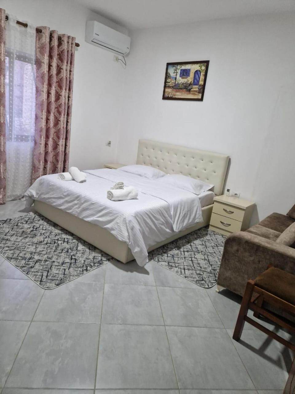 Bar-Restaurant-Hotel-Familja Klos ภายนอก รูปภาพ