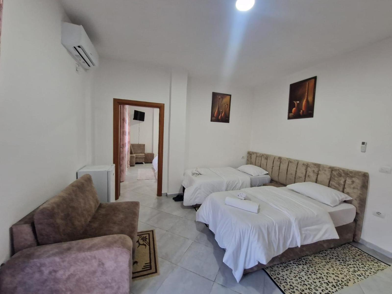 Bar-Restaurant-Hotel-Familja Klos ภายนอก รูปภาพ